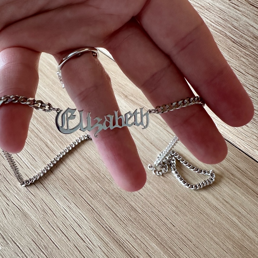 NWOT Sterling Silver ‘Elizabeth’ name plate Old English Cuban Chain Necklace